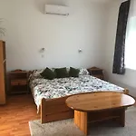 Piroska Vendeghaz Apartment *